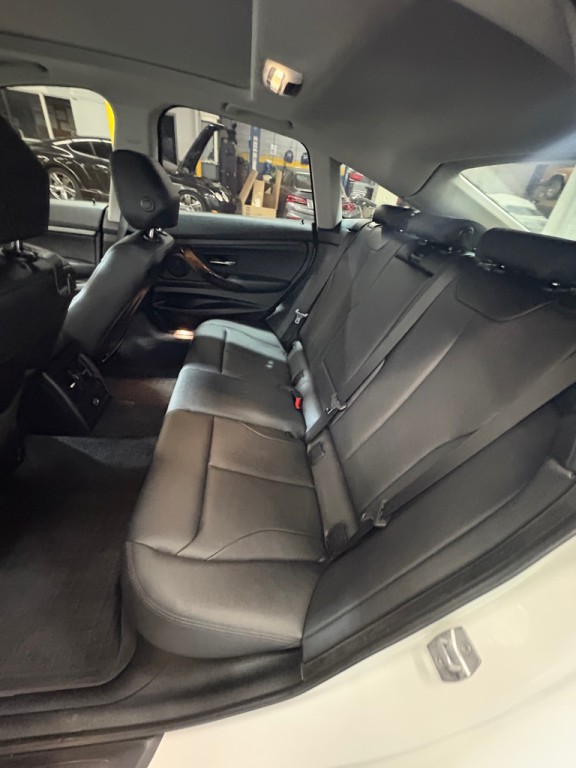 2015 BMW 3 Series Image 37