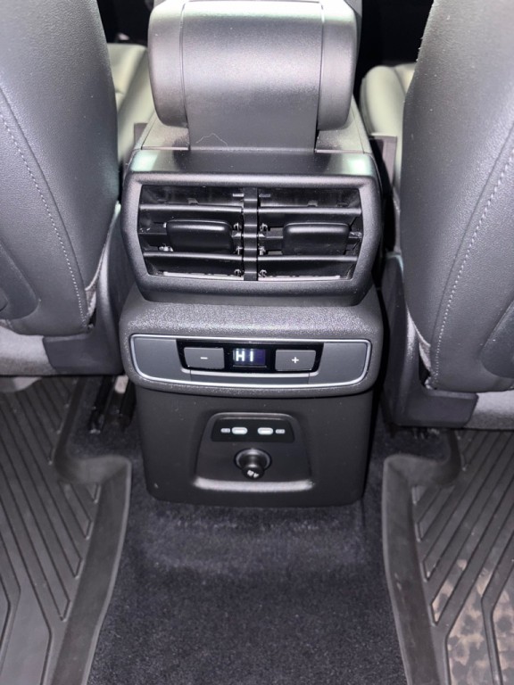 2022 Audi Q4 E-tron Image 21