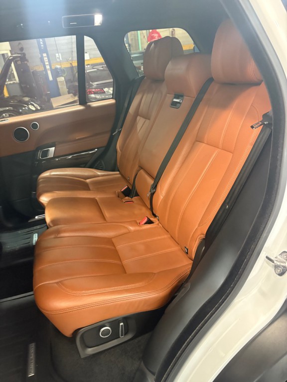 2016 Land Rover Range Rover Image 40