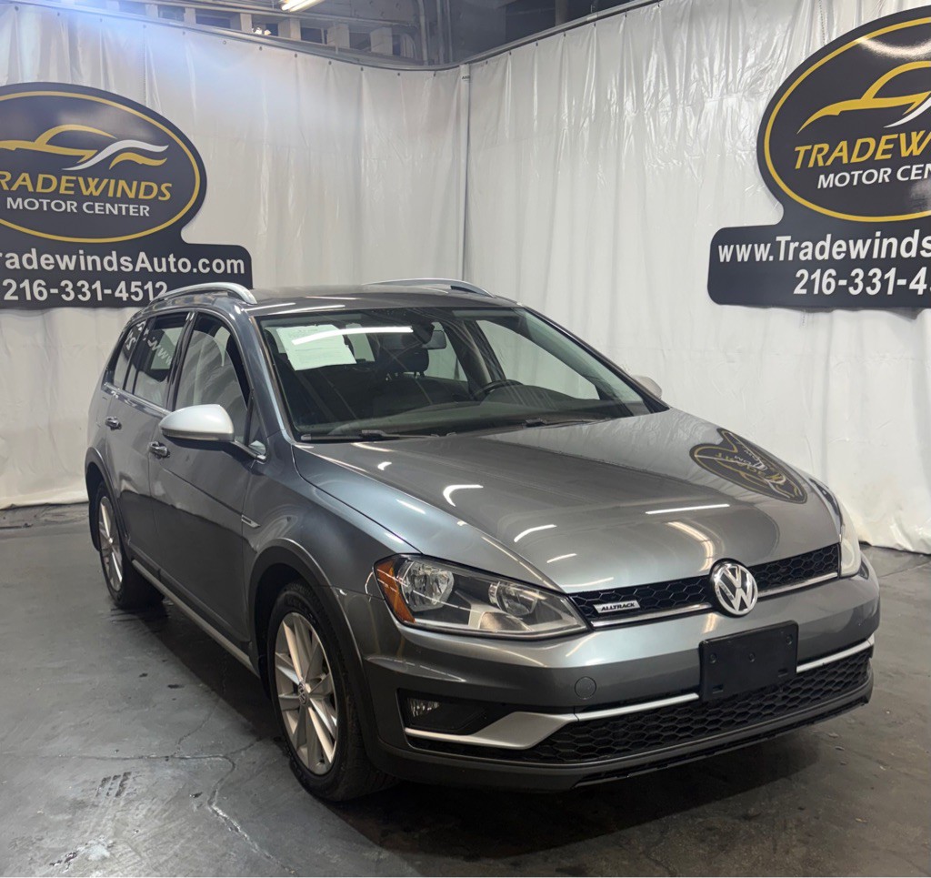 2017 Volkswagen Golf Image 1