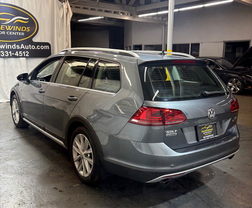 2017 Volkswagen Golf Image 4