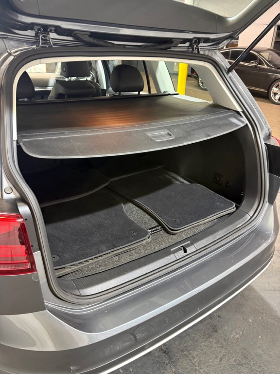 2017 Volkswagen Golf Image 8