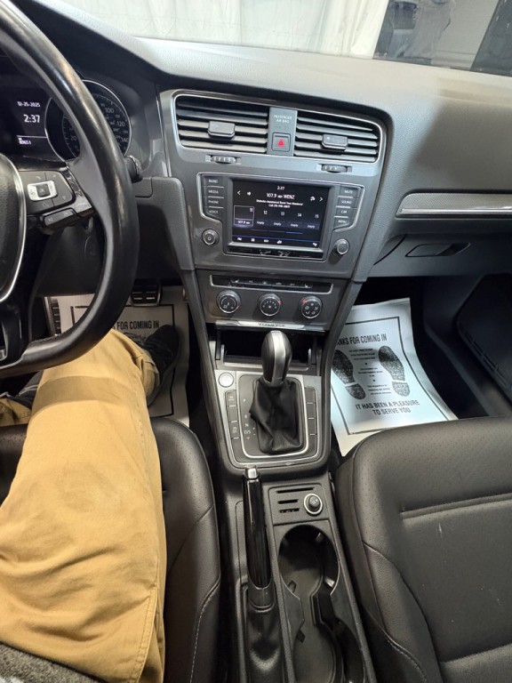 2017 Volkswagen Golf Image 18