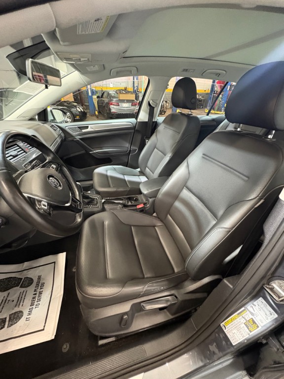 2017 Volkswagen Golf Image 24