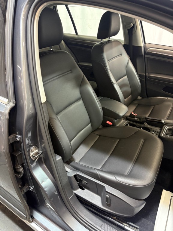 2017 Volkswagen Golf Image 26