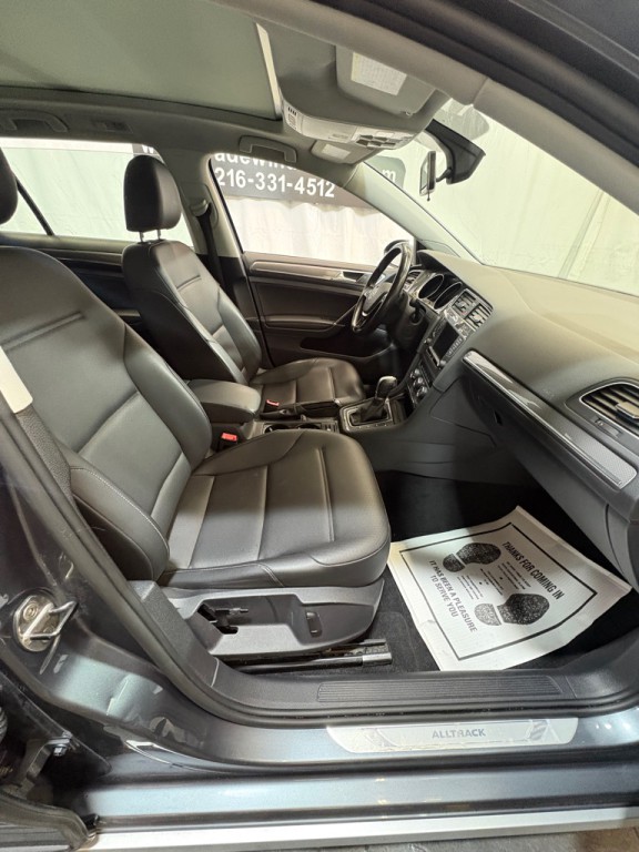 2017 Volkswagen Golf Image 30