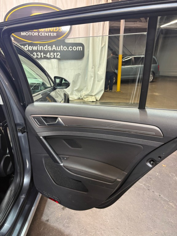 2017 Volkswagen Golf Image 31