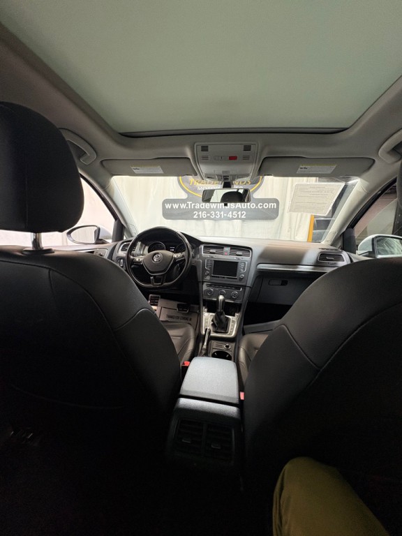 2017 Volkswagen Golf Image 34