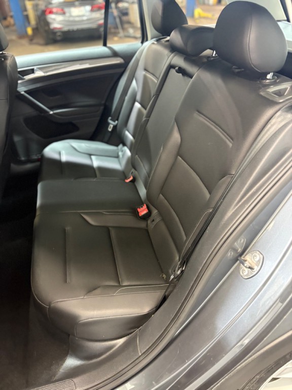 2017 Volkswagen Golf Image 38