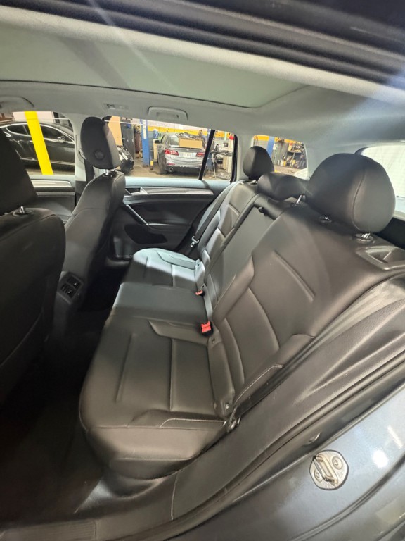 2017 Volkswagen Golf Image 41