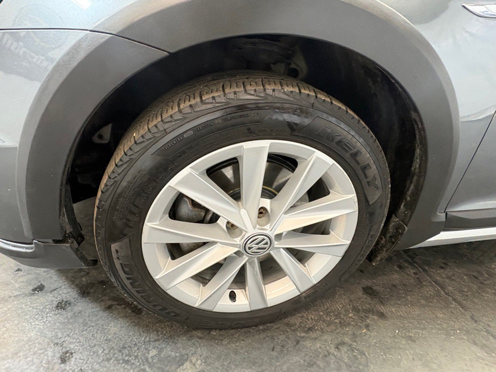 2017 Volkswagen Golf Image 42