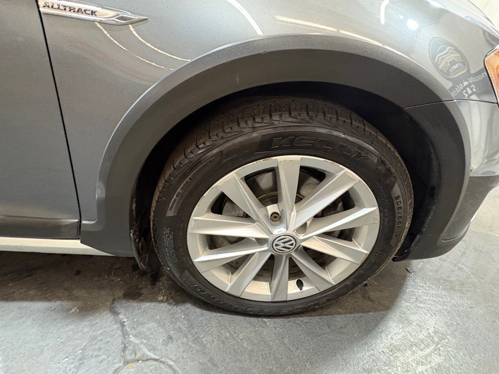 2017 Volkswagen Golf Image 43