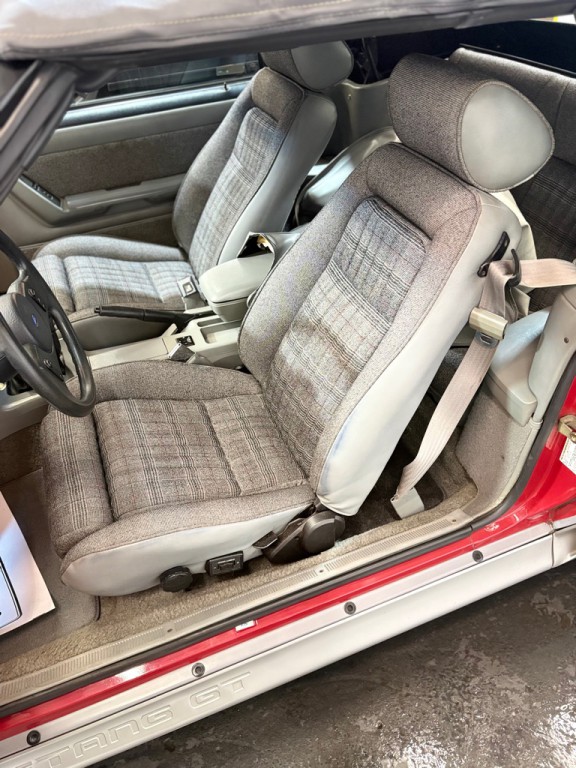 1987 Ford Mustang Image 25