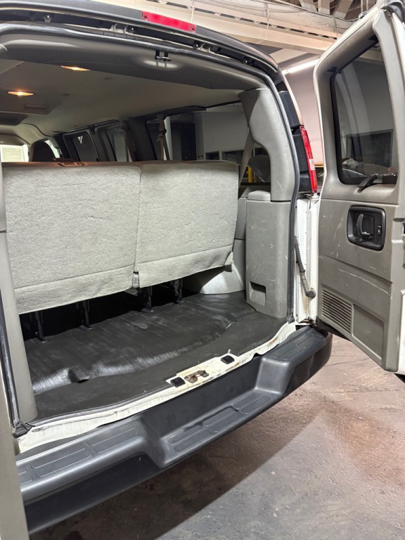 2019 Chevrolet Express Image 9