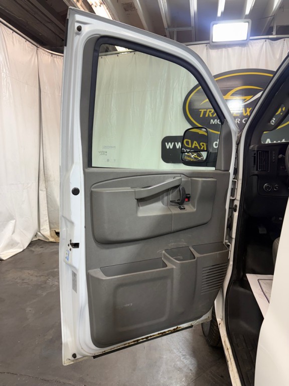 2019 Chevrolet Express Image 14