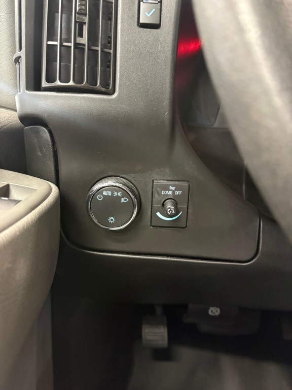 2019 Chevrolet Express Image 17