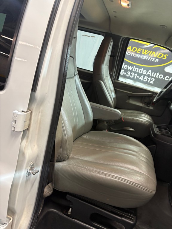 2019 Chevrolet Express Image 25