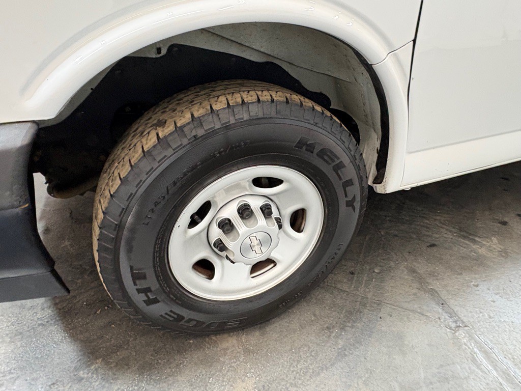 2019 Chevrolet Express Image 39