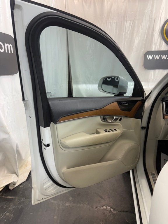 2020 Volvo XC90 Image 14