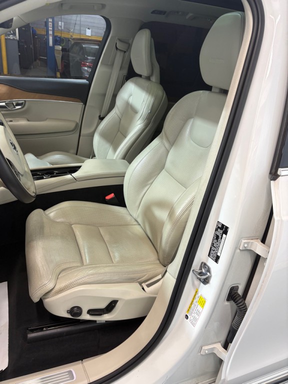 2020 Volvo XC90 Image 15