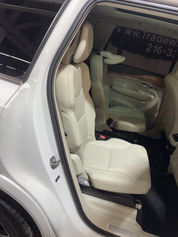 2020 Volvo XC90 Image 32