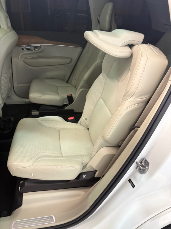 2020 Volvo XC90 Image 41