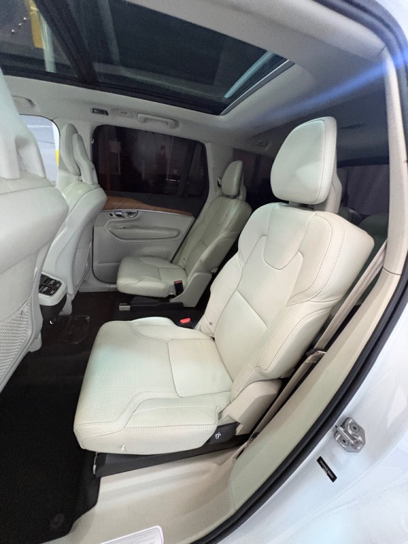 2020 Volvo XC90 Image 46