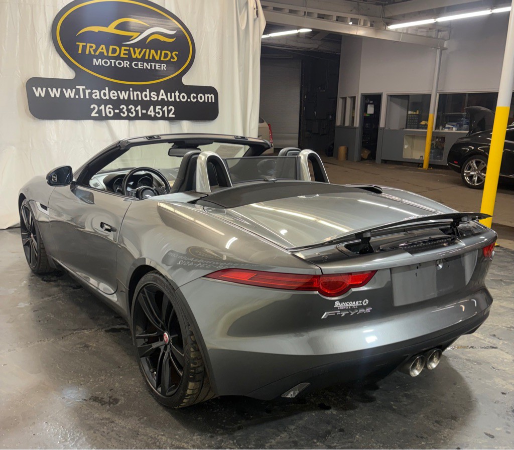 2017 Jaguar F-TYPE Image 4