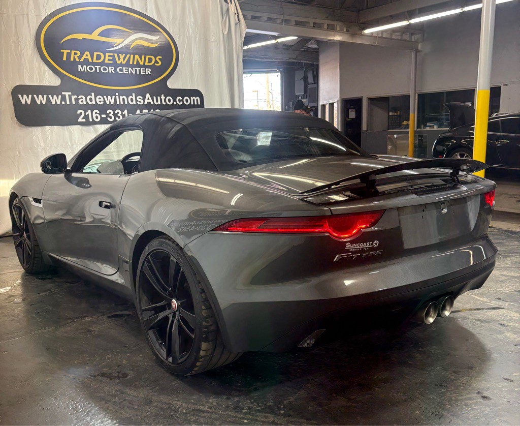 2017 Jaguar F-TYPE Image 9