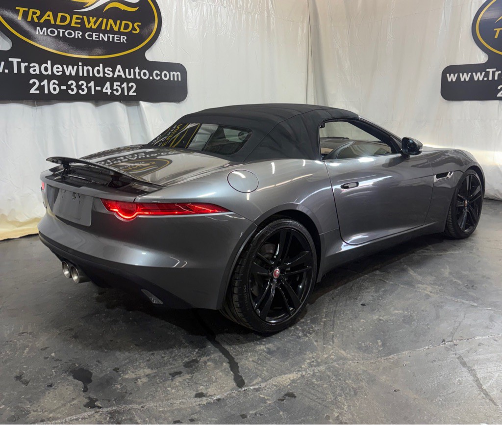 2017 Jaguar F-TYPE Image 10