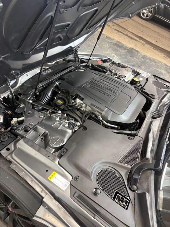 2017 Jaguar F-TYPE Image 11