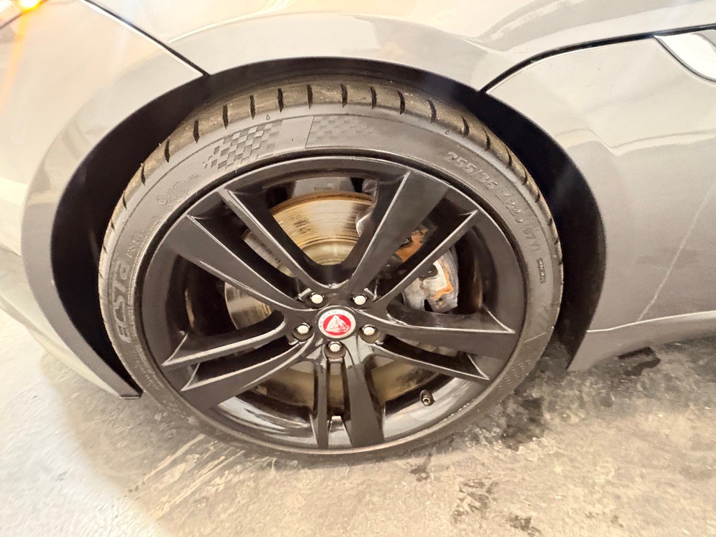 2017 Jaguar F-TYPE Image 30