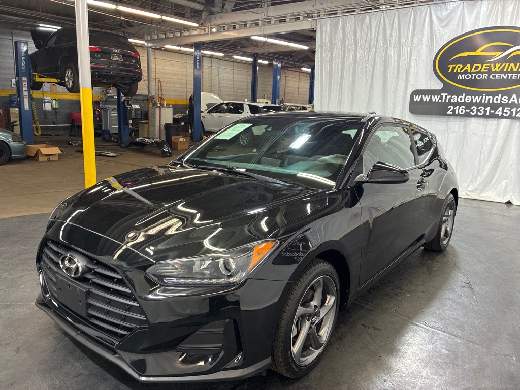 2019 Hyundai Veloster Image 2