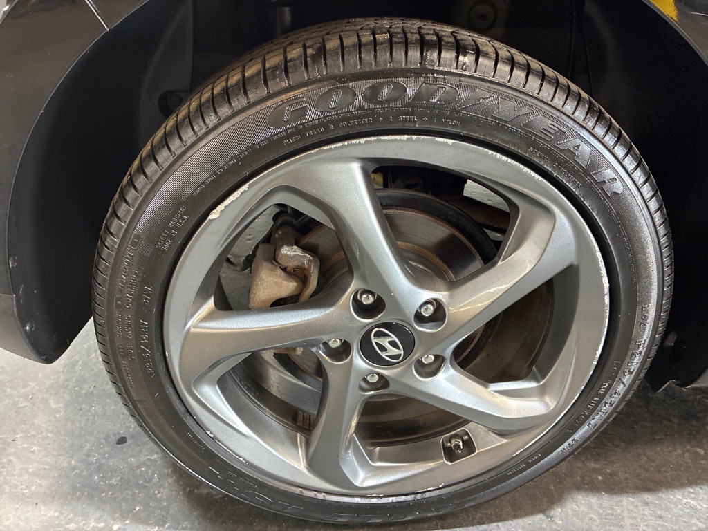 2019 Hyundai Veloster Image 12