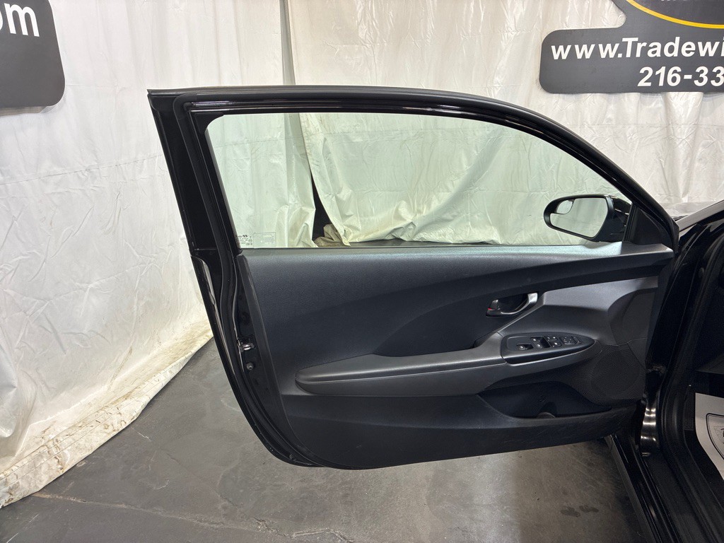 2019 Hyundai Veloster Image 14