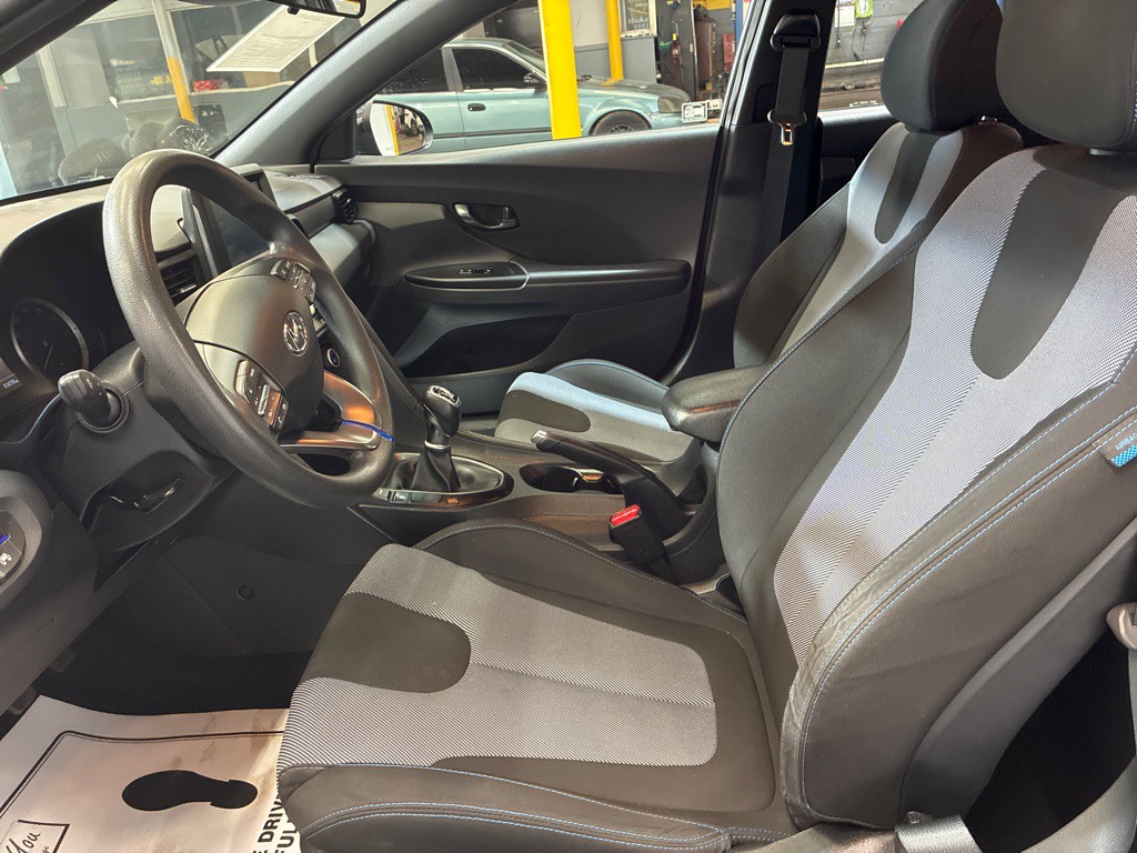 2019 Hyundai Veloster Image 16