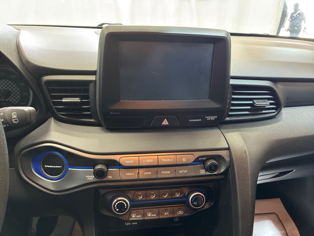2019 Hyundai Veloster Image 20