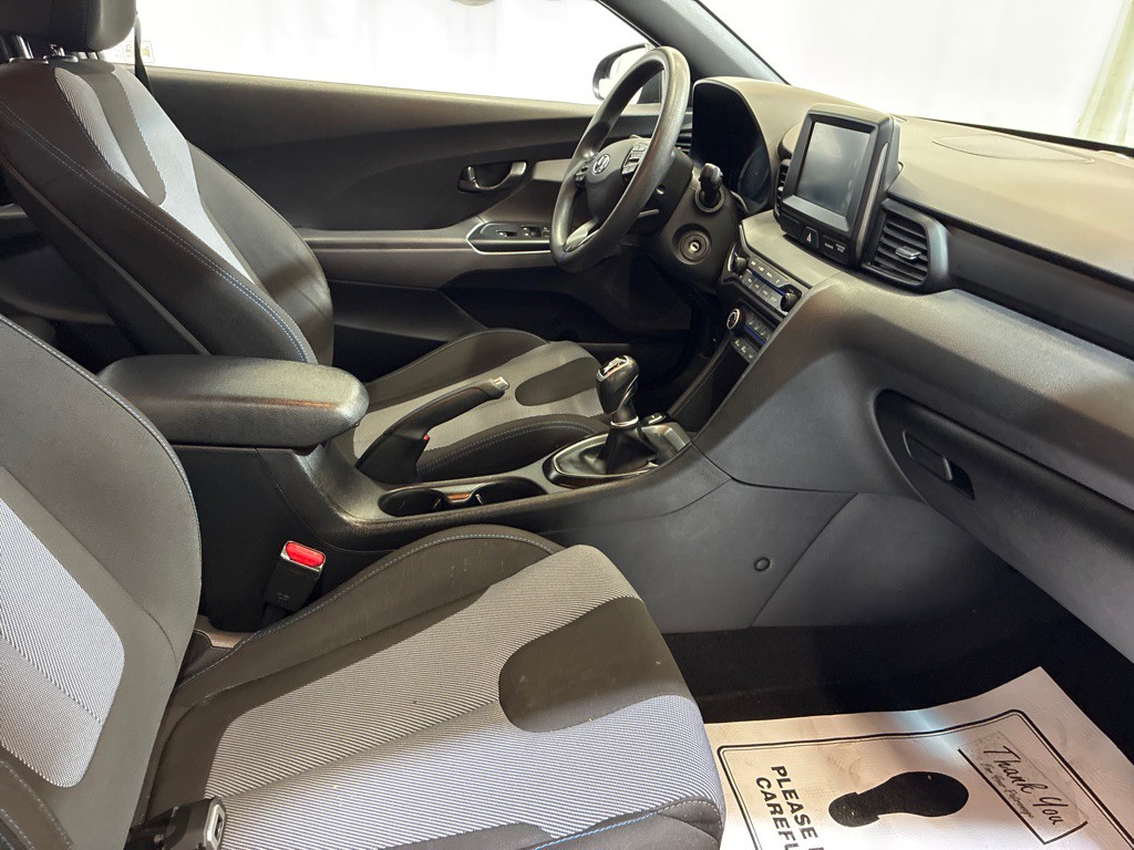 2019 Hyundai Veloster Image 23