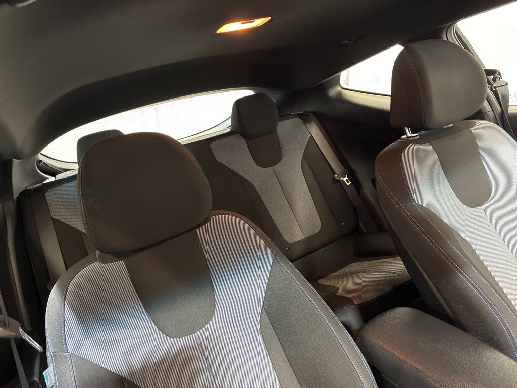 2019 Hyundai Veloster Image 25