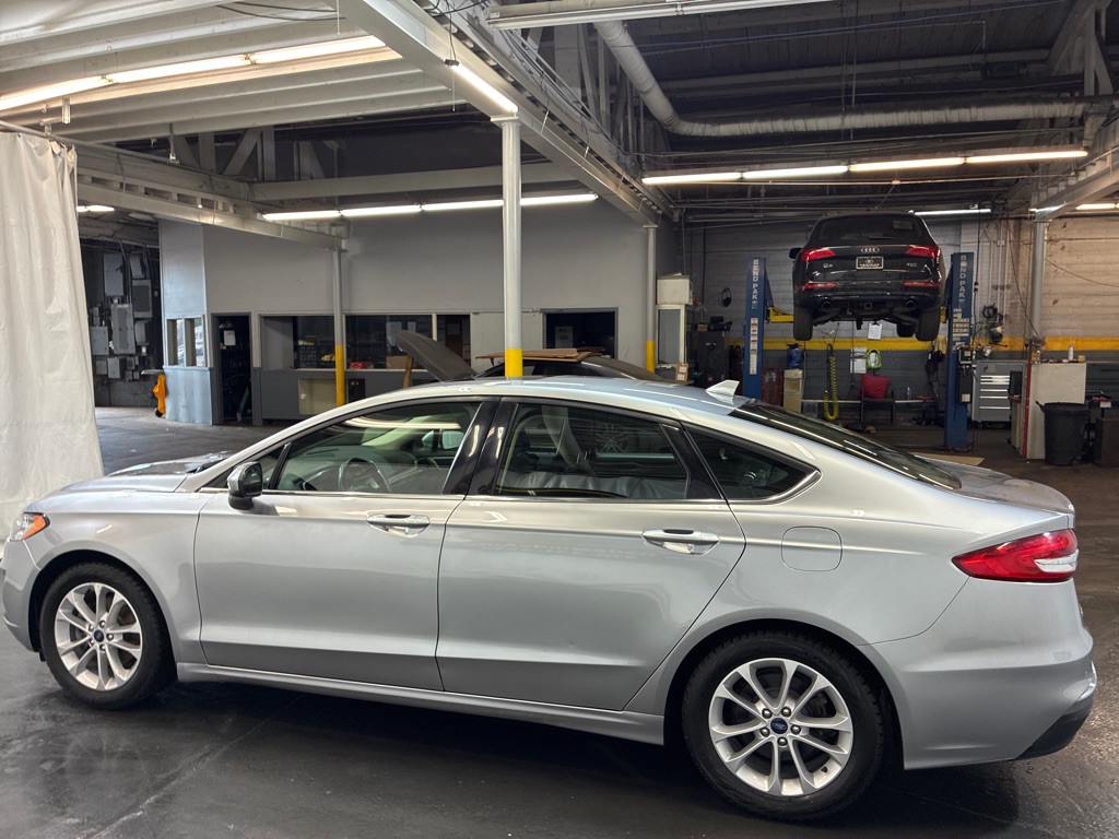 2020 Ford Fusion Image 5