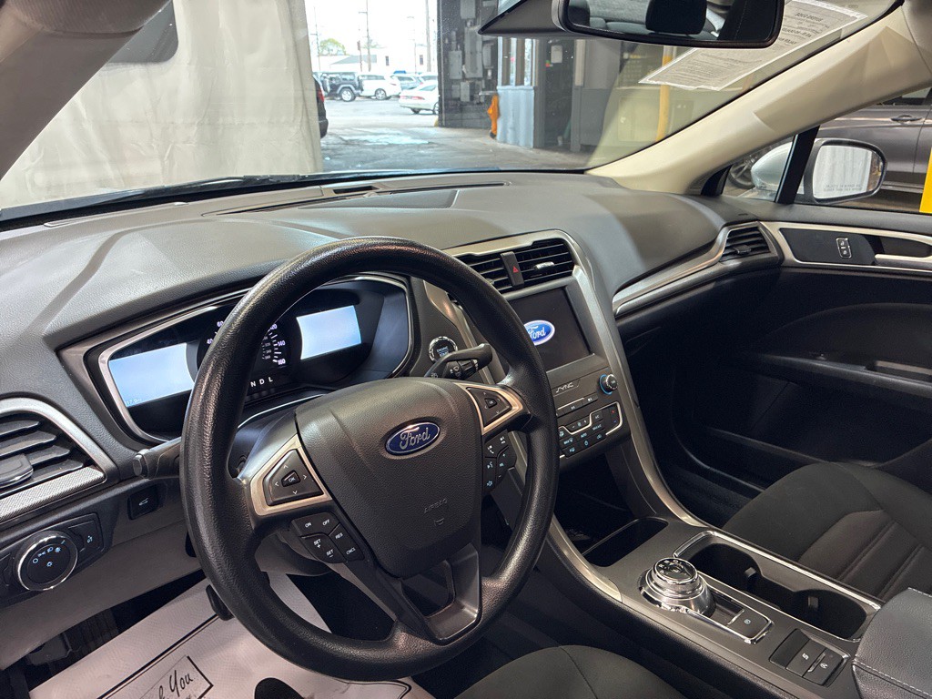 2020 Ford Fusion Image 17