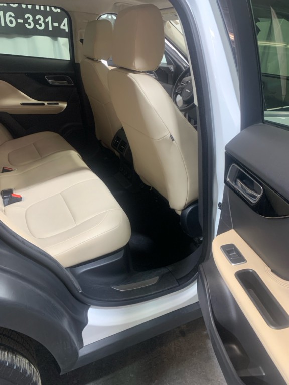 2019 Jaguar F-PACE Image 8