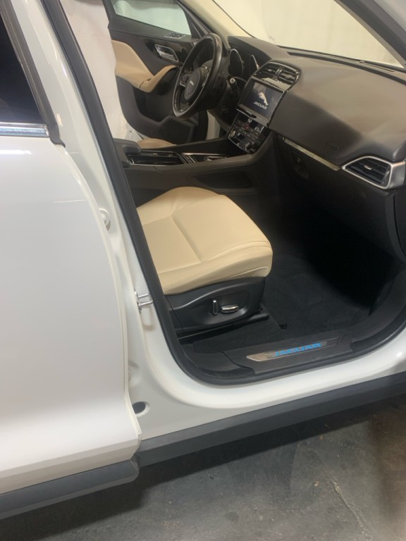 2019 Jaguar F-PACE Image 9