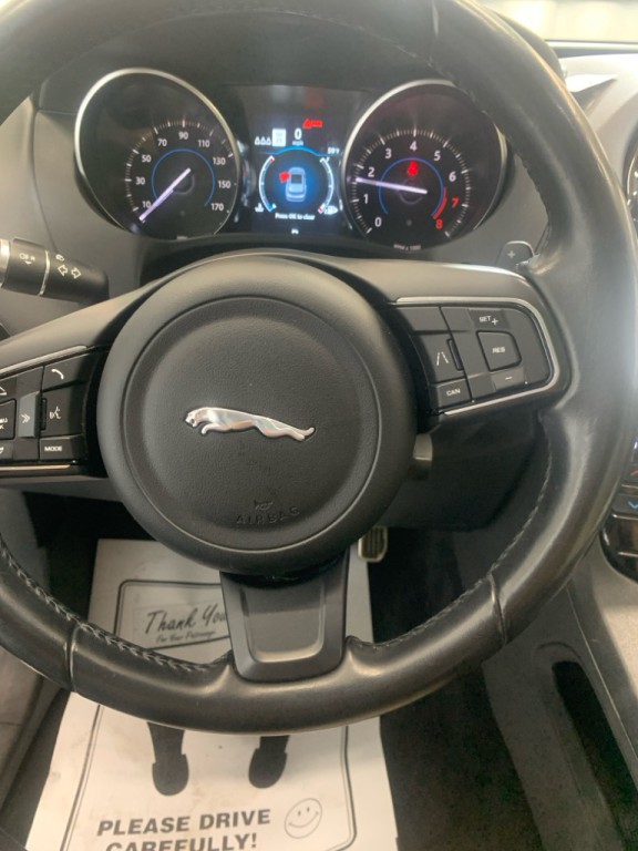 2019 Jaguar F-PACE Image 11