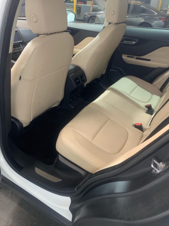 2019 Jaguar F-PACE Image 24