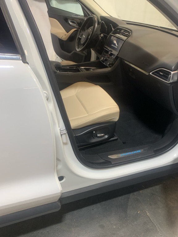 2019 Jaguar F-PACE Image 28