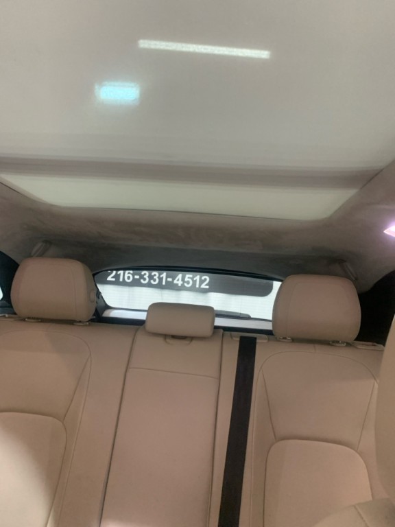 2019 Jaguar F-PACE Image 30