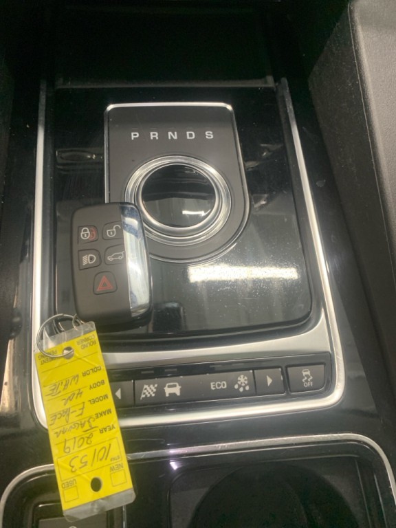 2019 Jaguar F-PACE Image 33