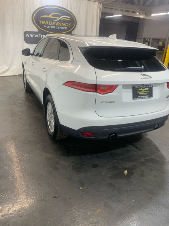 2019 Jaguar F-PACE Image 40