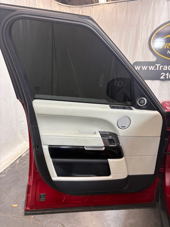 2016 Land Rover Range Rover Image 17